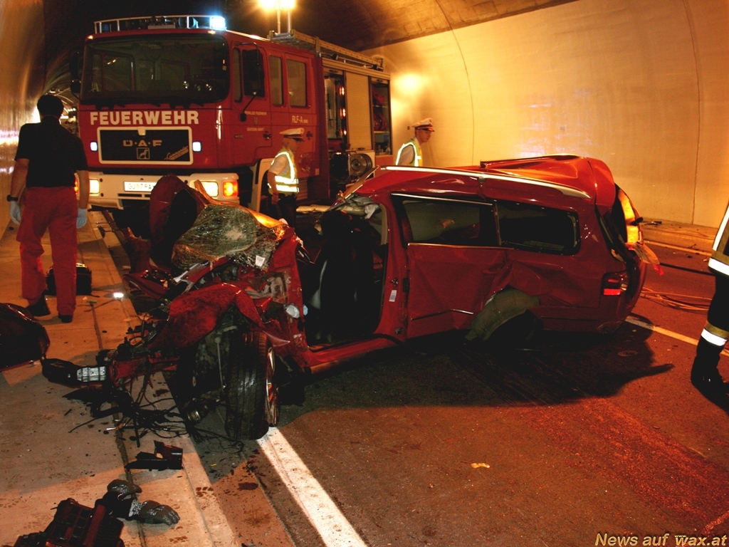 Wax At Das Portal Fur Feuerwehr Und Rettungsdienst Verkehrsunfall Auf Der B67 Im Hausbertunnel Xxxxx